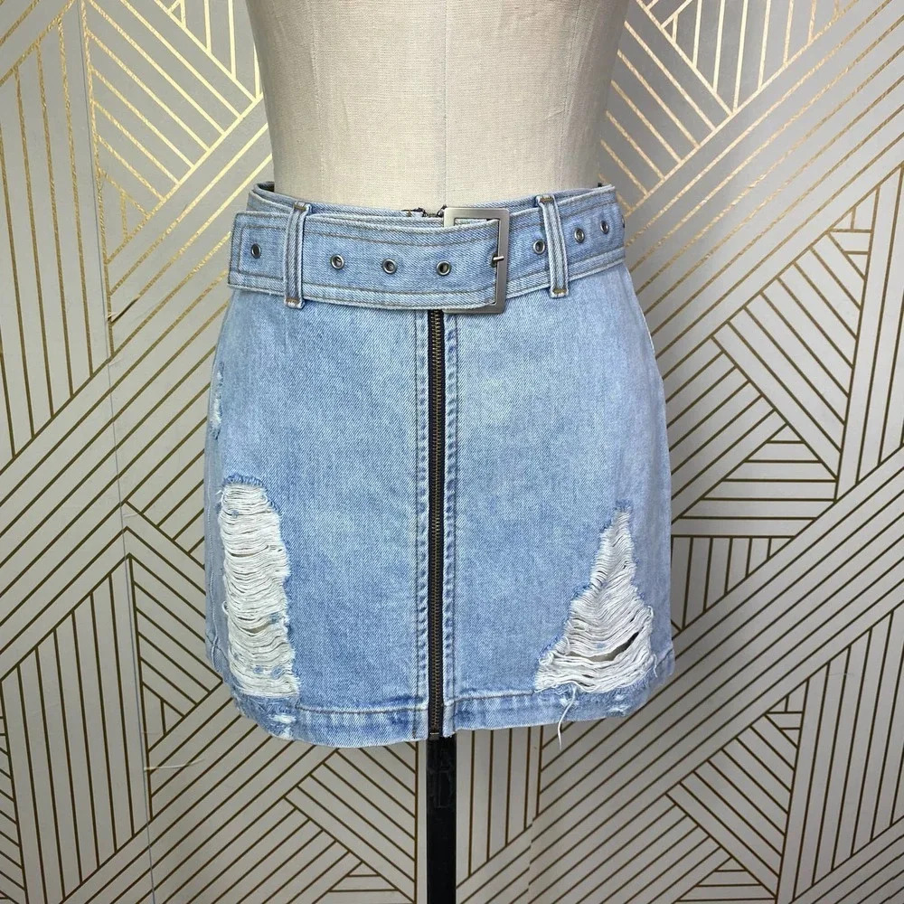 CARMAR Light Wash Zip Front Belted Distressed Denim Skirt in Blue Size US 26